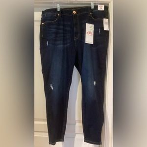 NWT Skinny Hi-Rise Denim jeans- Celebrity Pink